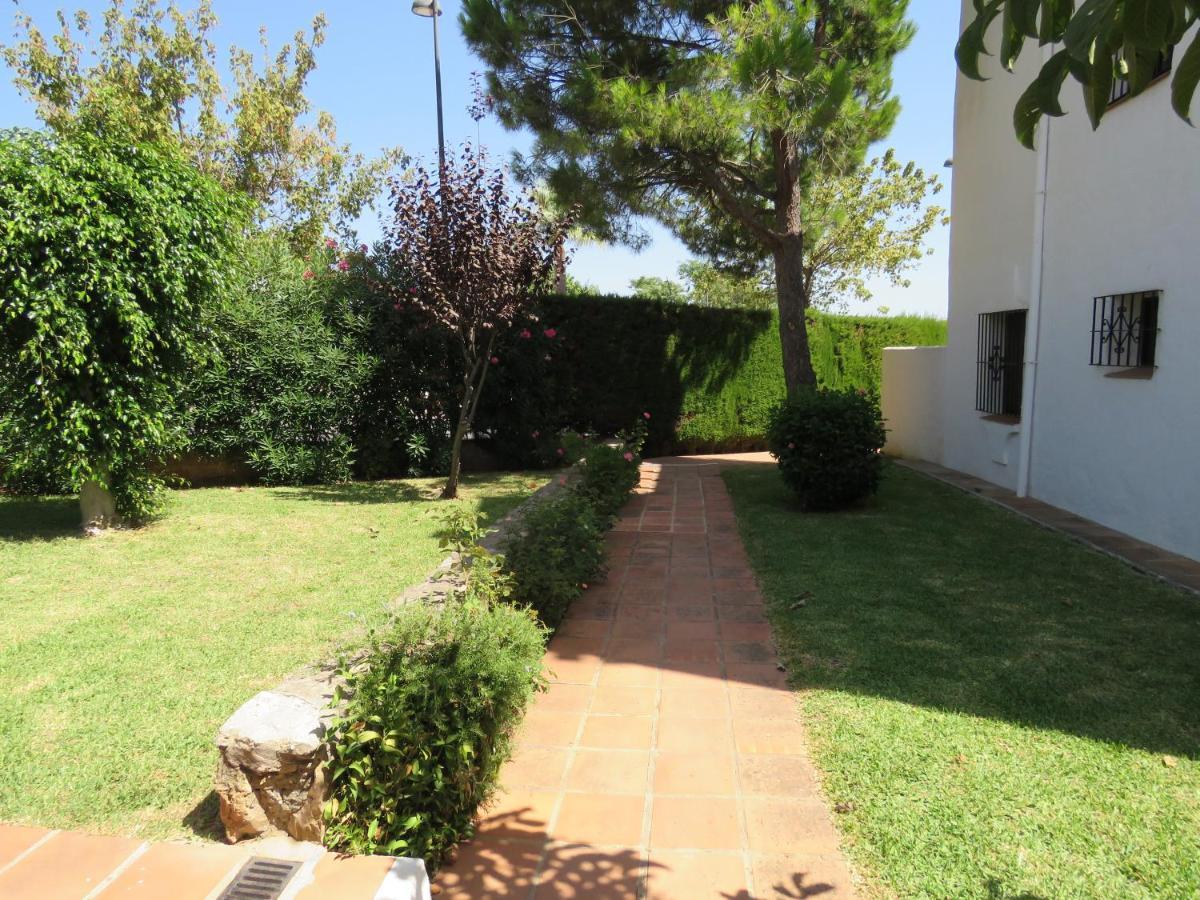 Apartamento bien situado en Marbella Exterior foto